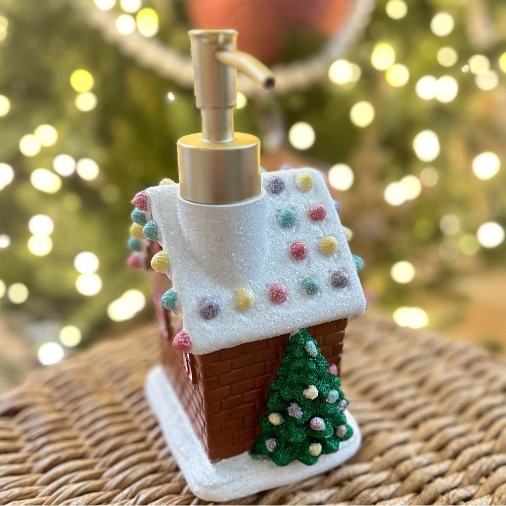 Caro Christmas gingerbread house Santa soap dispenser bathroom kitchen novelty - Picture 5 of 8